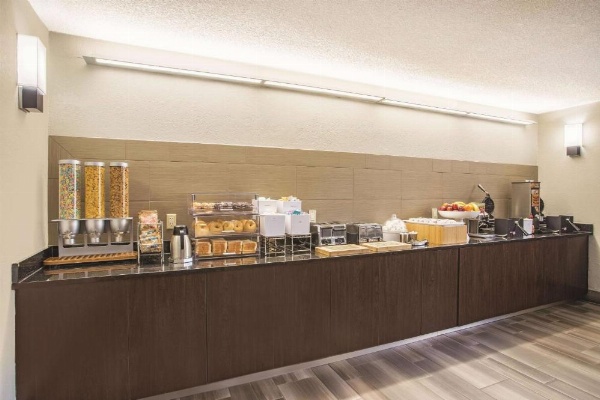 La Quinta Inn & Suites by Wyndham Fort Lauderdale Tamarac image 10